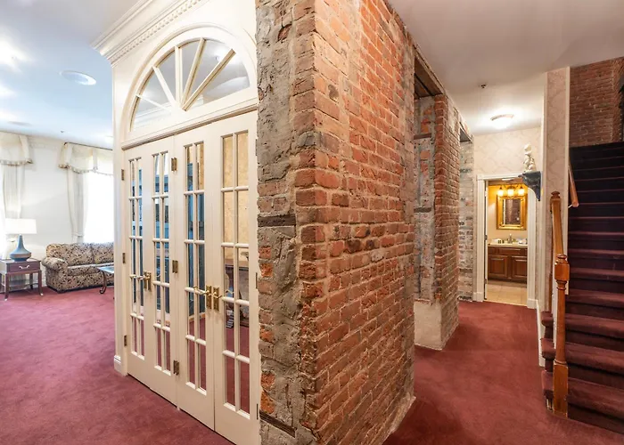 Quarter House Suites