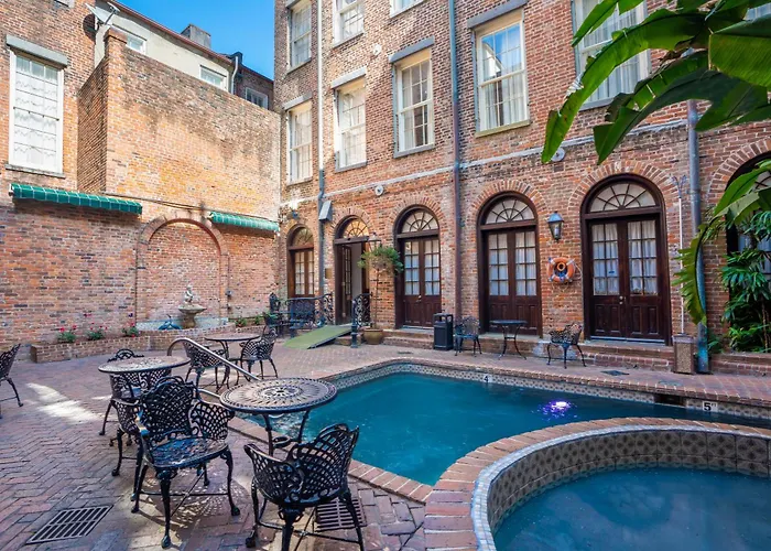 Quarter House Suites